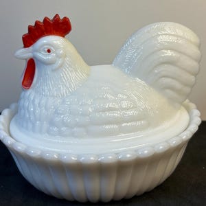 Vintage Westmoreland 5.5”L 4” W 4.5” T (at tall) Glass Hen rooster on Nest Classic Milk Glass Hen Candy Dish Marked excellent condition