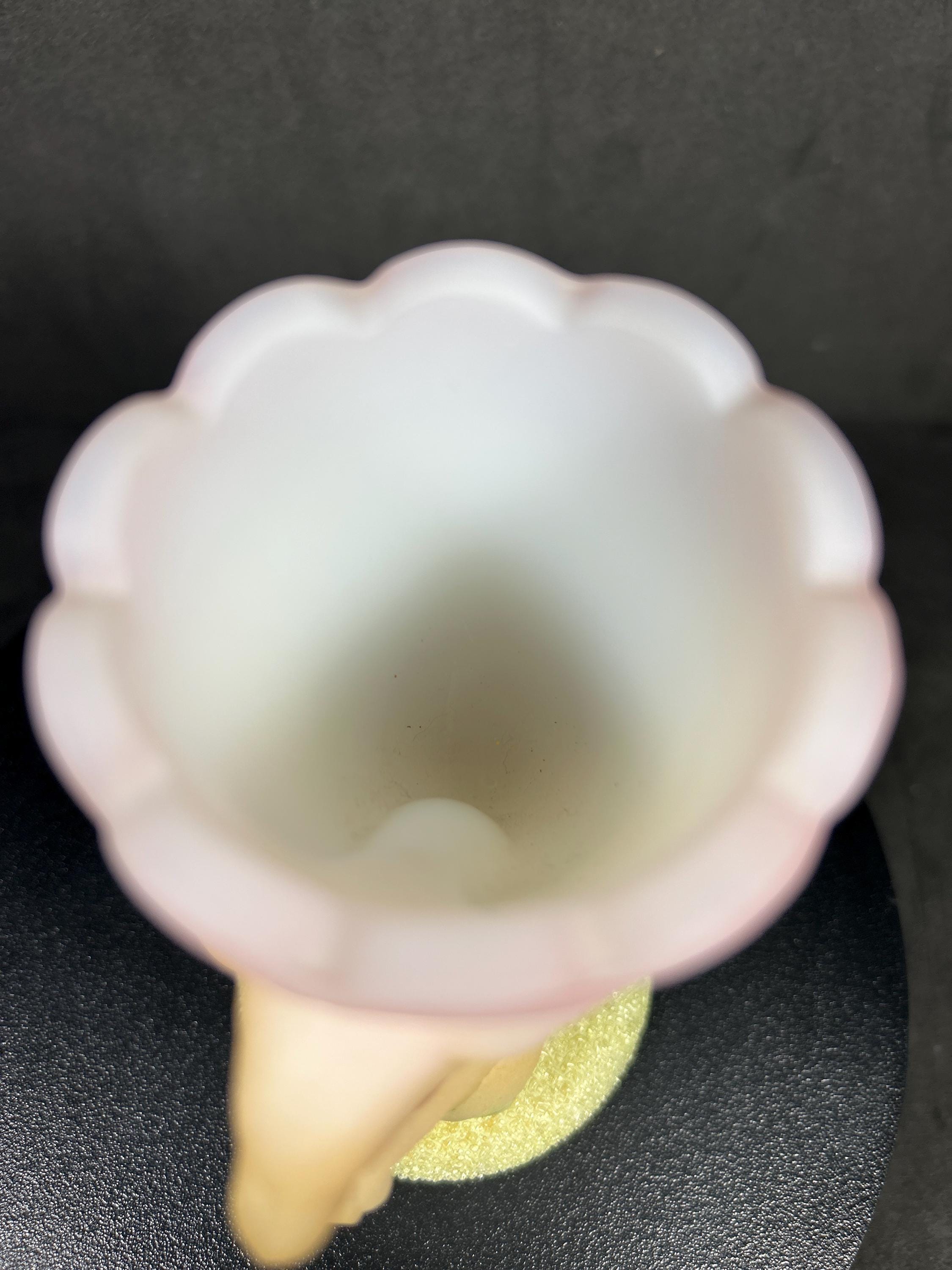 ヴィンテージ フェントン グラス 2001 バニー エッグ カップ オパール