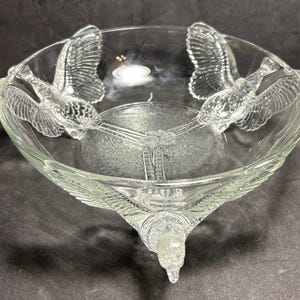 Vintage Jeanette Glass Footed Pheasant Bowl Flying Pheasant candy dish nut bowl 8” W 3” T pheasant extends 1.5” on side excellent condition!