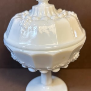 Vintage Westmoreland White Milk Glass Grape Design Pedestal Candy Dish lidded 7.5” x 4.5” excellent condition