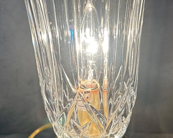 Lampada da tavolo vintage in cristallo pressato con base color oro, stile Regency, 20 x 10 cm.
