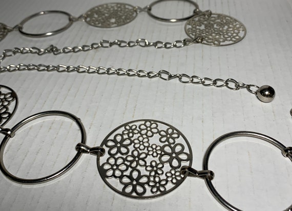 Vintage Chain Belt Silver Tone 2” Daisy Circle Be… - image 3