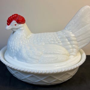 Vintage Westmoreland 8”L 6” T Glass Hen on Nest Classic Milk Glass Hen Candy Dish Marked excellent condition