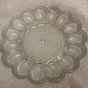 Plato para huevos rellenos con clavos de 11" de vidrio transparente de Indiana vintage, plato para huevos y salsas, ¡excelente estado!