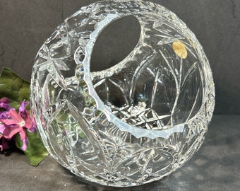 Vintage Cut Crystal Basket Candy/Potpourri Dish Bowl Handcrafted in Poland 6” x 6” x 3” Beautiful ! Excellent Condition