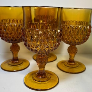 Vintage amberkleurige Indiana glazen bekers set van 4 prachtige glazen met diamantpuntvormige steel 6,5&quot; hoog uitstekende staat!