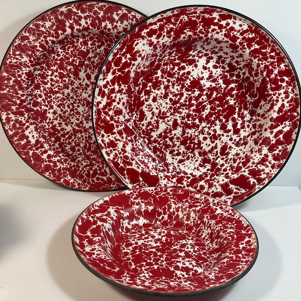 Red Spatterware Enameled Tin Set of 3 Large 10” and Small 8” Bowls with Dinner plate 10” Dinnerware Farmhouse Camping  excellent condition!