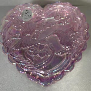 Vintage Fenton Pink iridescent hummingbird Heart shaped trinket box pink rose embossed Mint Condition!