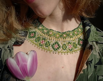 Kraag met prinseskralen, groene brede choker, grillige Oekraïense sieraden