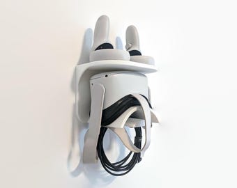 Oculus Quest 2 Wall Mount | No-Damage Command Strips, Headset Display