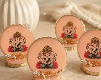 Ręcznie wykonana żywiczna figurka Ganesha Om, stojak w stylu geody agatowej, detale ze złota