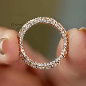 3,5 MM Runde Moissanite Volle Ewigkeit Hochzeitsband 14K Gold dreiseitig Pave Band Einzigartige stapelbare Band Jubiläumsgeschenke für Frauen