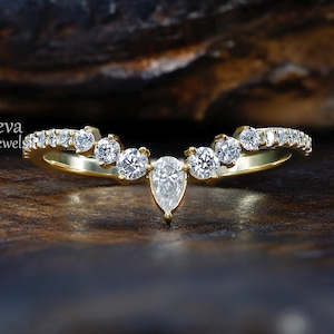 Unique Pear Shaped Curved Wedding Band Women&#39;s Vintage 14K Yellow Gold Pear Cut Diamond Moissanite Wedding Band Bridal Stacking Promise Gift