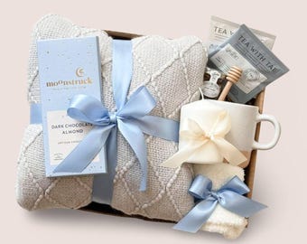 Birthday Gifts for Her, Hygge Gift Basket with Blanket, Socks, Candle, Birthday Box, Gift for Women, Self care gift basket, Birth flower box