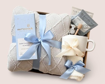 Class of 2025, Graduation Gift Box for Her, Conglaturation Gift Bundle, Celebration for Friend, Personalized Gift Box, Comfort Care Package