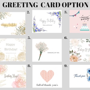 Puede incluir: Nueve dise&ntilde;os diferentes de tarjetas de felicitaci&oacute;n con varios temas florales y festivos. Las tarjetas incluyen texto como "&iexcl;Feliz cumplea&ntilde;os!" y "Pensando en ti".