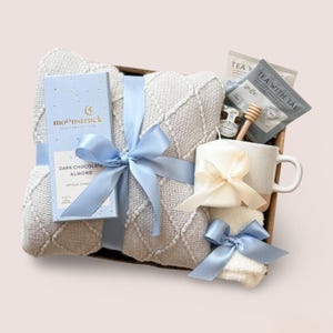 Personalized Custom Gift Box for Best Friend Sister Mom, Thinking Of You Gift Care Package for Her, Sympathy Gift Box, Sending Hug and Love