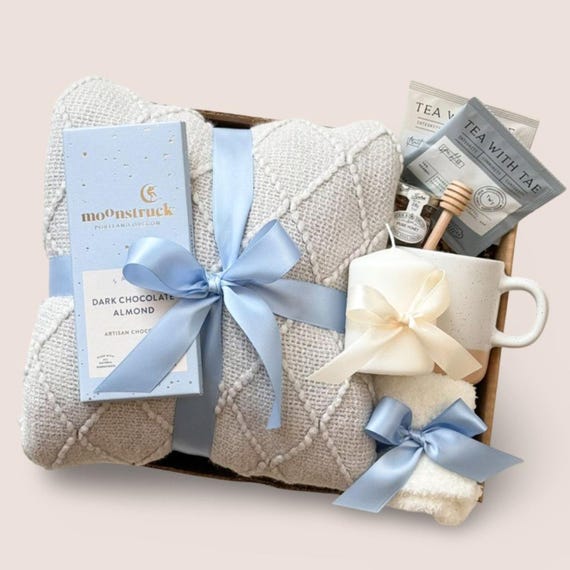 Mother's Day Gift idea, Best Mom Gift Box, Happy Mother's Day Gift for Her, Personalized Gifts for Her, Classy Gift Basket for Women
