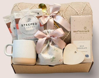 Birthday Gift Box with Large Comfort Fuzzy Blanket, Happy Birthday Gift Box for Her Mom Best friend Sister Auntie ,Tea Mug Set Gift Present