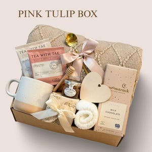 Mother's Day Gift idea, Best Mom Gift Box, Happy Mother's Day Gift for Her, Personalized Gifts for Her, Classy Gift Basket for Women 4. PINK TULIP BOX