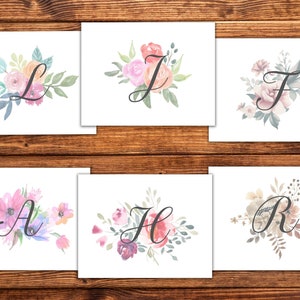 Cartes de correspondance florales à monogramme aquarelle 4,25 x 5,5 po. Aquarelle, monogramme, vierge. Papeterie pliée, enveloppes kraft avec boîte à fenêtre, coffret cadeau