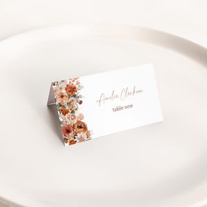 Fall In Love Place Cards. Personalised Autumn Florals Name Card. Printable Wedding Tent Name Card. Editable Template. Flat & Folded. FLL20