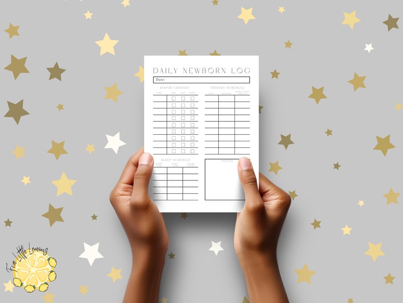 Op de afbeelding: Een printbaar dagelijks logboek voor pasgeborenen met secties voor luierveranderingen, voedingsschema, slaapschema en notities. Het logboek is op een grijze achtergrond met gouden sterren.