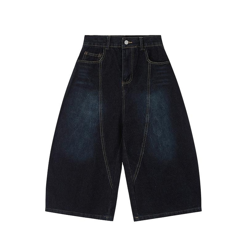 K&ouml;nnte beinhalten: Dunkelblaue Denim-Culottes mit weitem Bein. Die Shorts haben einen Knopf- und Rei&szlig;verschluss, mit Front- und Ges&auml;&szlig;taschen. Der Denim hat ein verwaschenes Aussehen mit sichtbaren N&auml;hten.