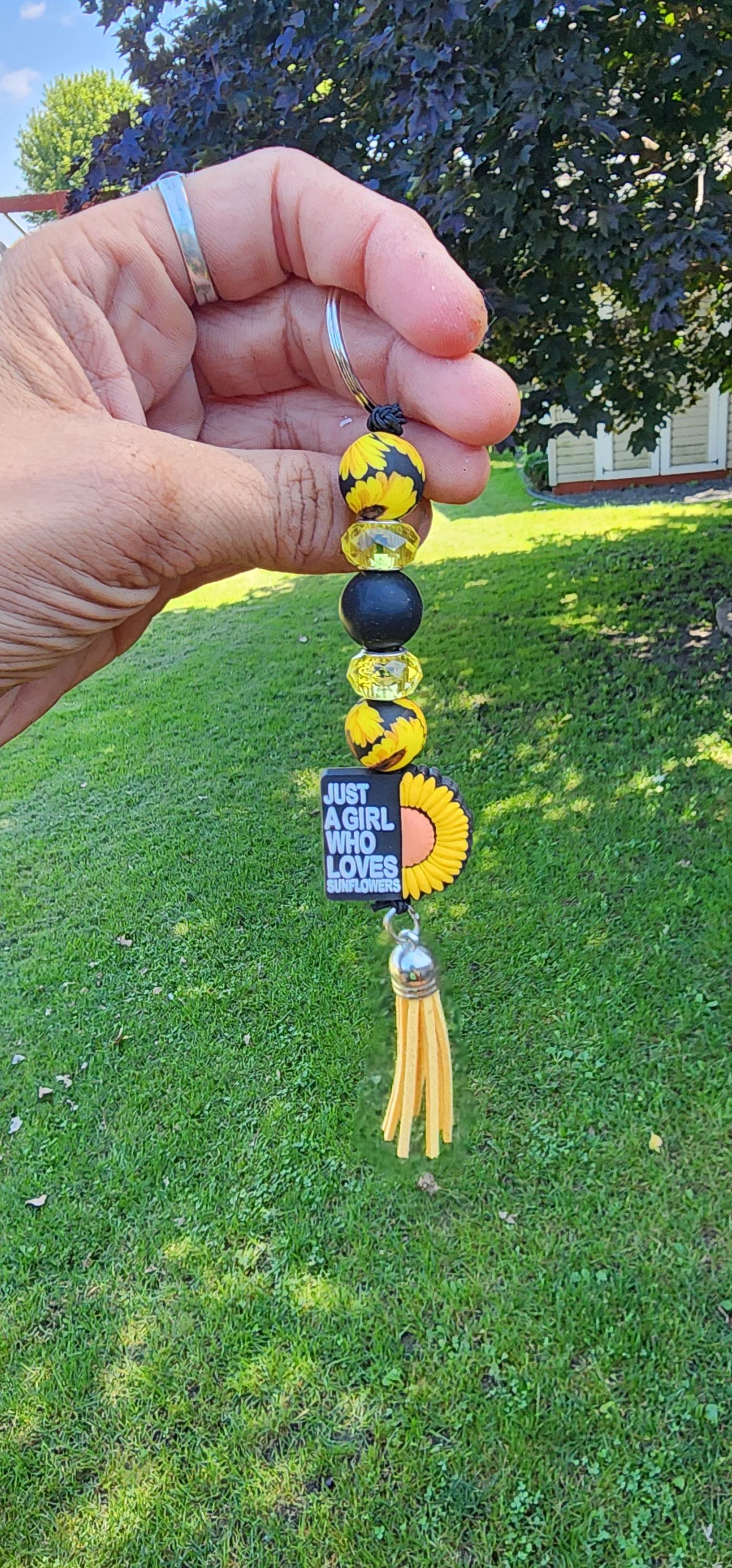 Sunflower Beaded Keychain: Cheerful Handmade Bag Charm - Thumbnail 2