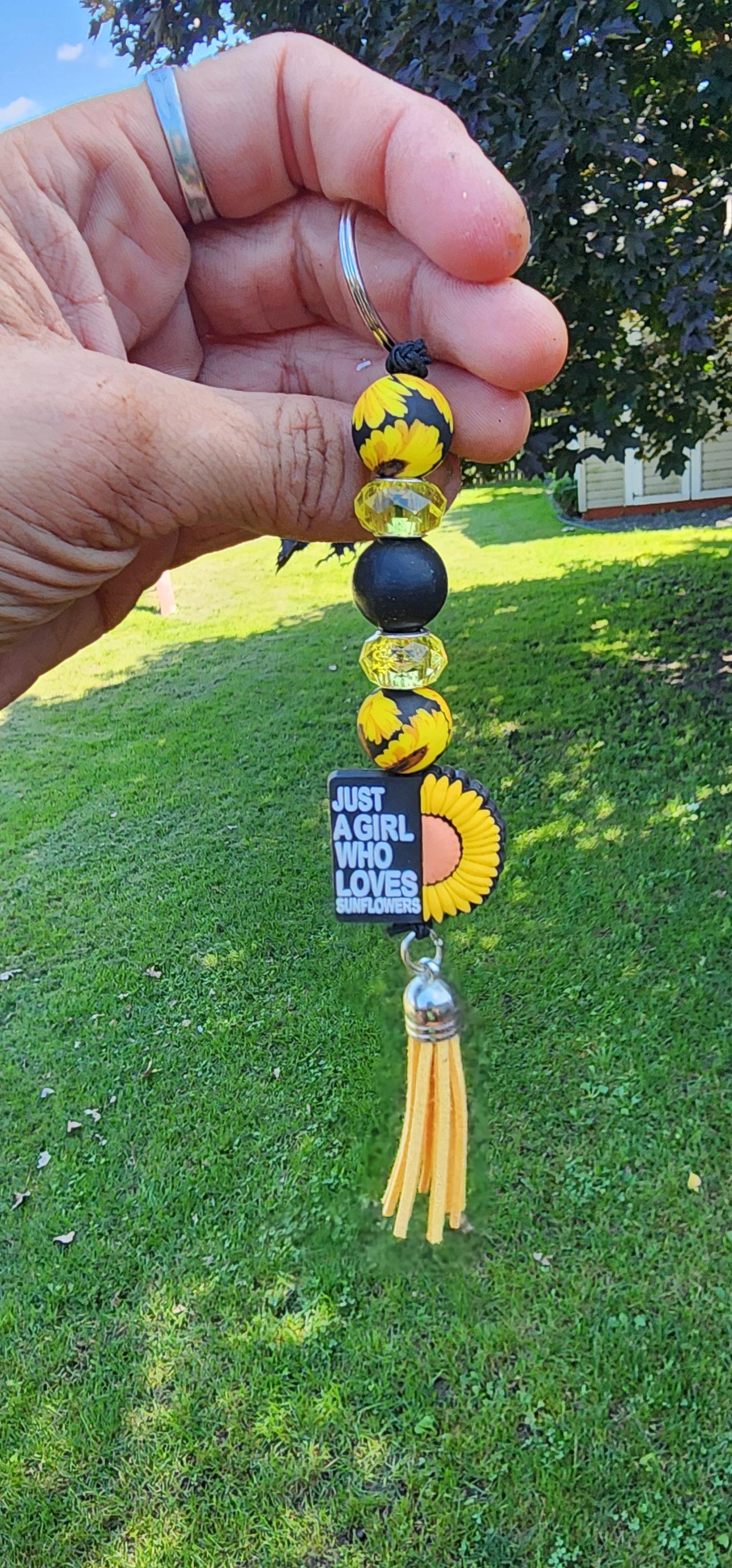 Sunflower Beaded Keychain: Cheerful Handmade Bag Charm - Thumbnail 6