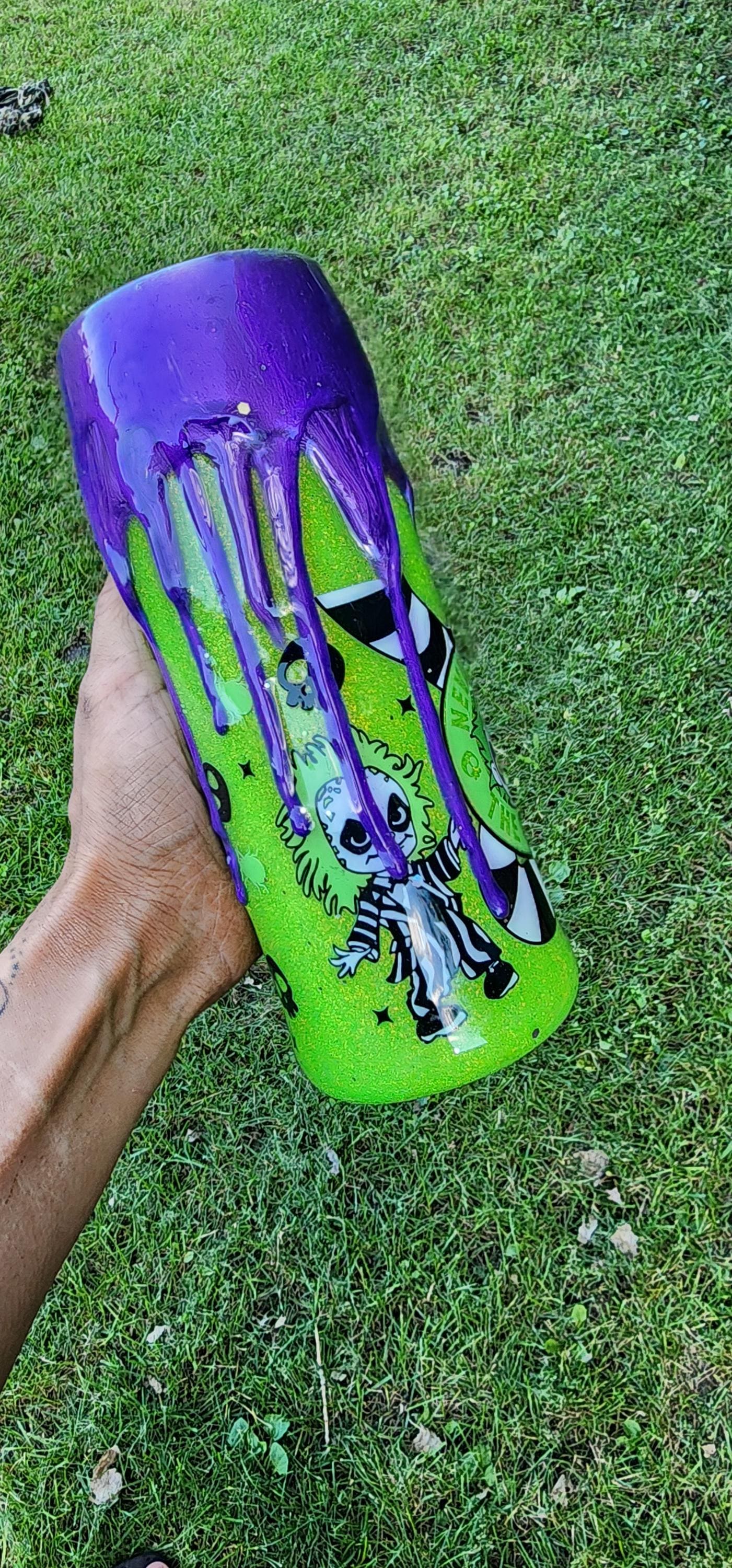 Beetlejuice Epoxy Drip Tumbler – Neon Green & Purple Creepy Cute Horror Cup | Handmade Halloween Drinkware and Spooky Movie Fan Gift - Thumbnail 2