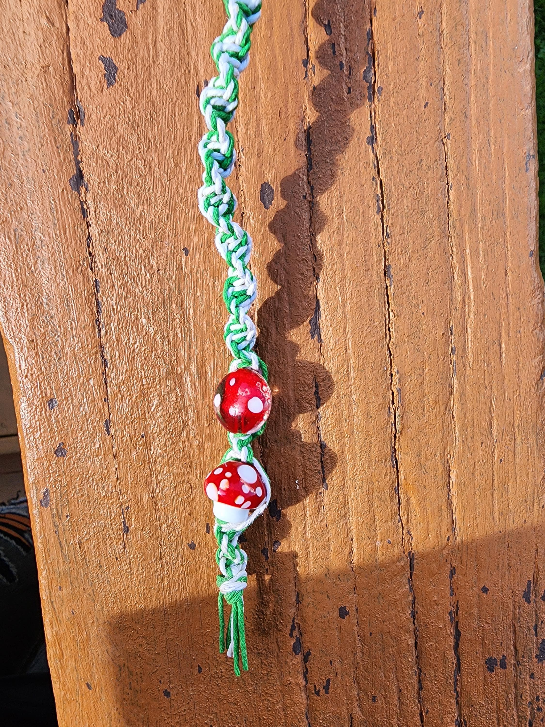 Handmade Hemp Keychain: Green & White with Glass Mushroom Beads - Thumbnail 6