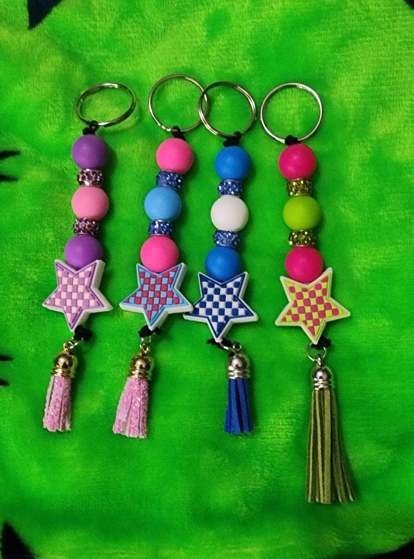 Checkered Star Beaded Keychain: Funky Bag Charm for Bold Personalities - Thumbnail 6