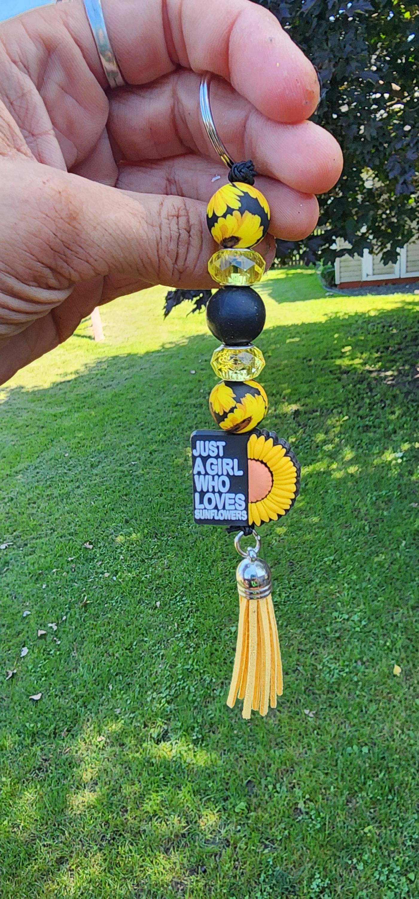 Sunflower Beaded Keychain: Cheerful Handmade Bag Charm - Thumbnail 3
