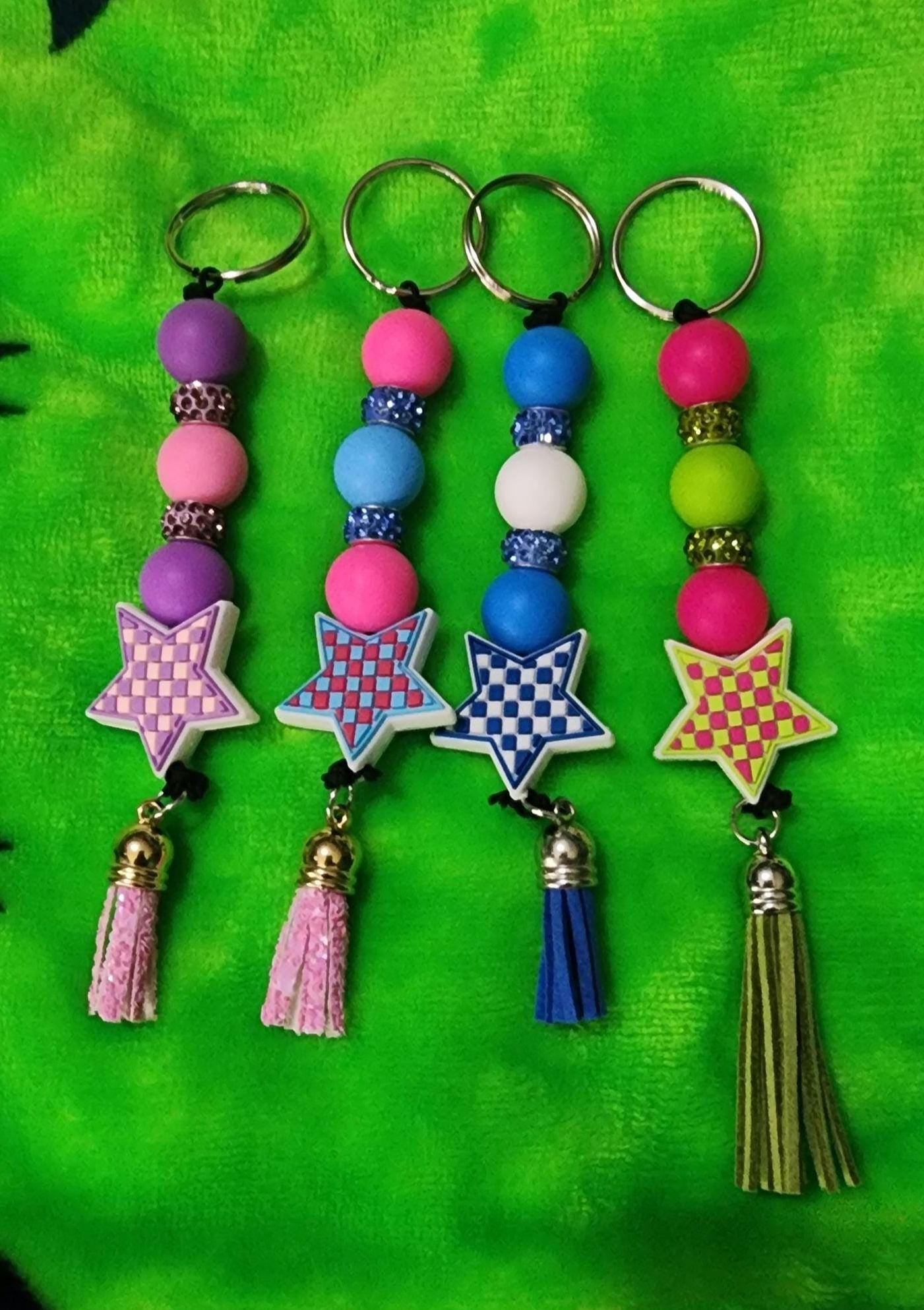 Checkered Star Beaded Keychain: Funky Bag Charm for Bold Personalities