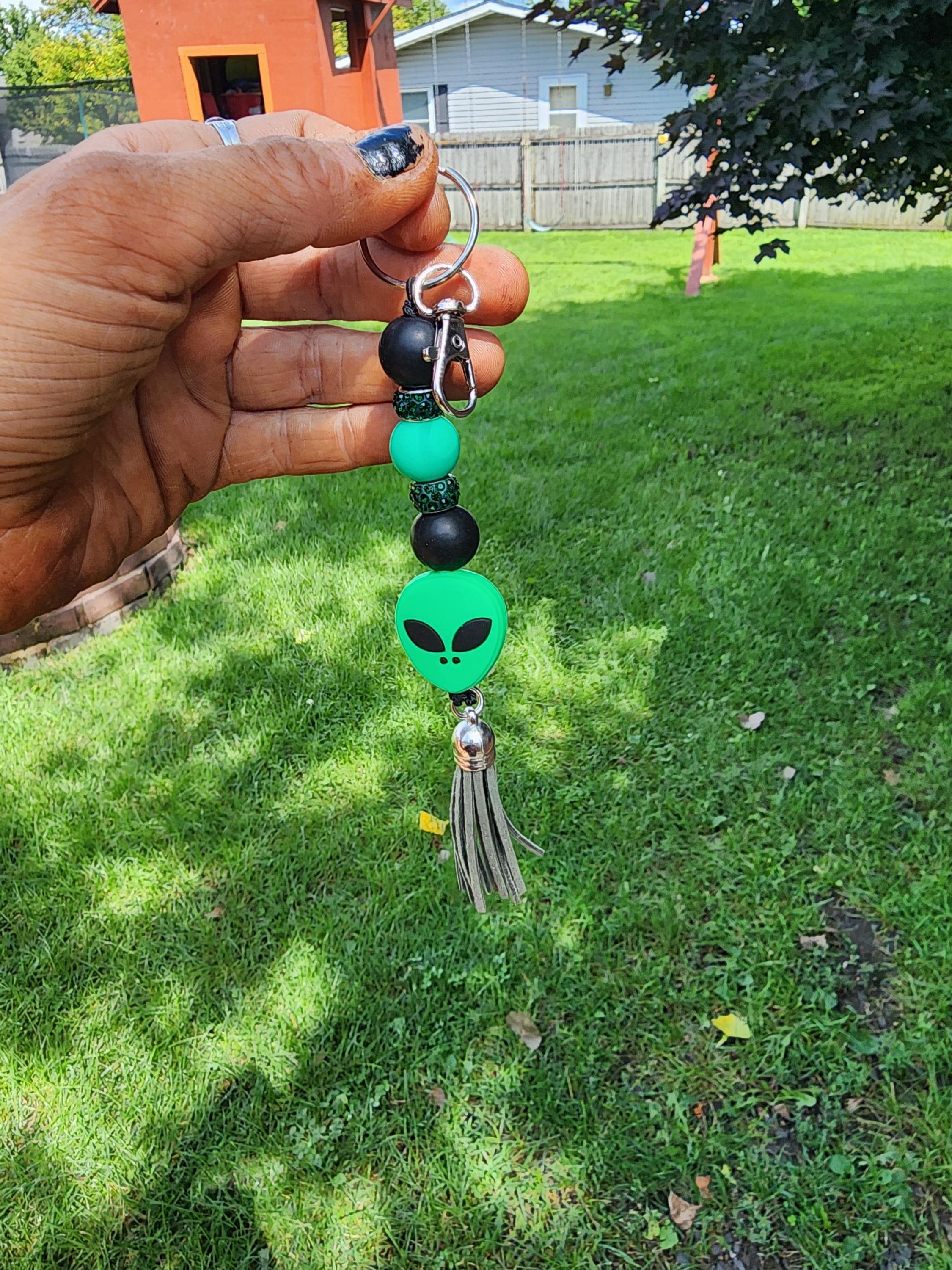 Green Alien Head Keychain: Space Babe Beads, UFO Gift - Thumbnail 3