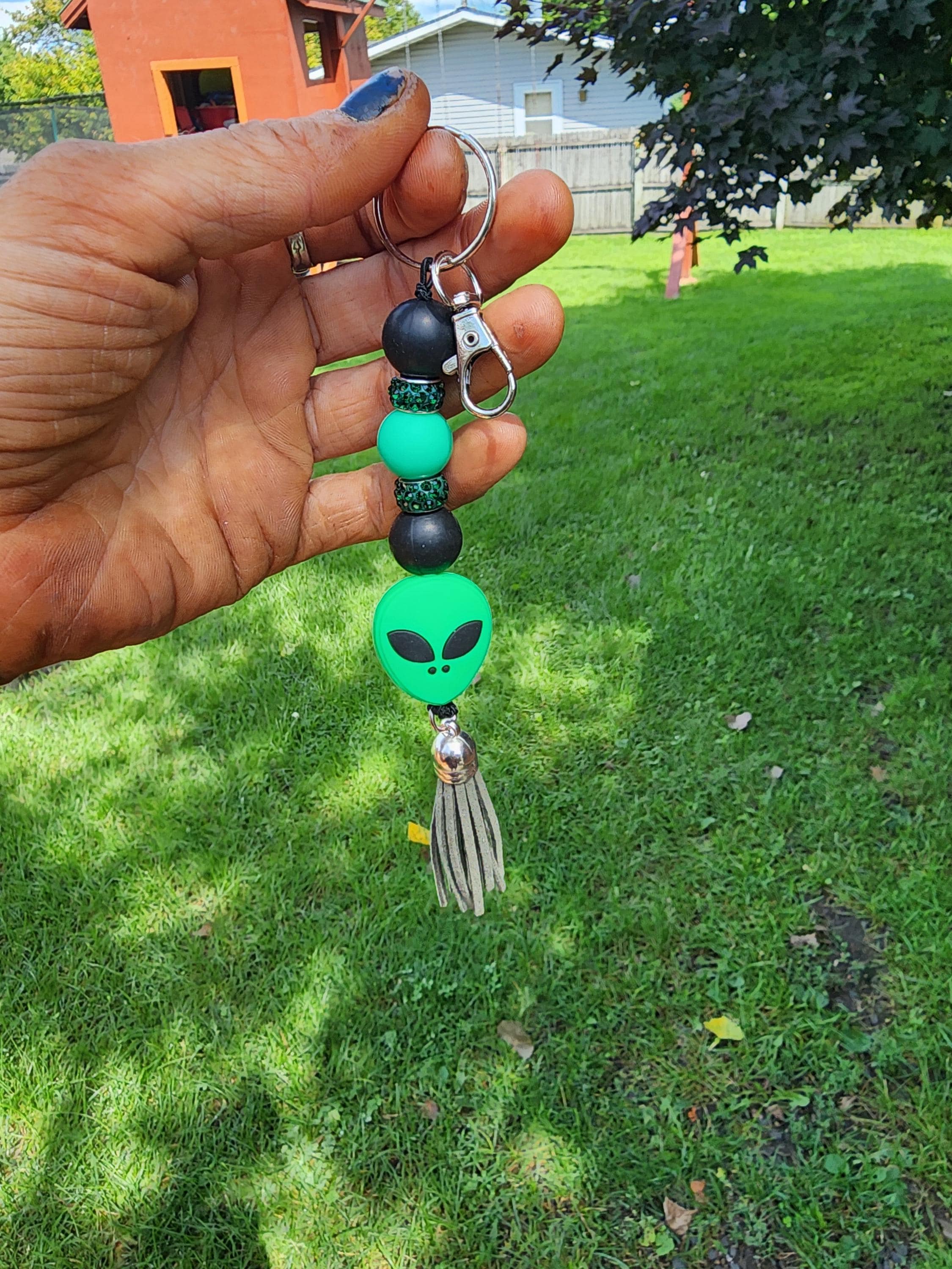 Green Alien Head Keychain: Space Babe Beads, UFO Gift - Thumbnail 2