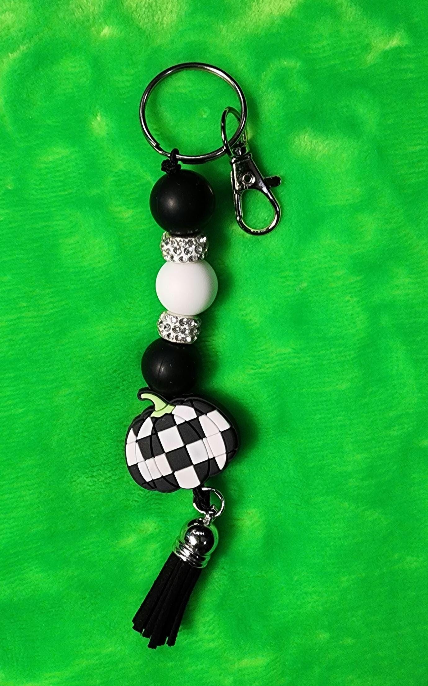 Checkered Pumpkin Keychain: Farmhouse Fall Beaded Key Ring - Thumbnail 3