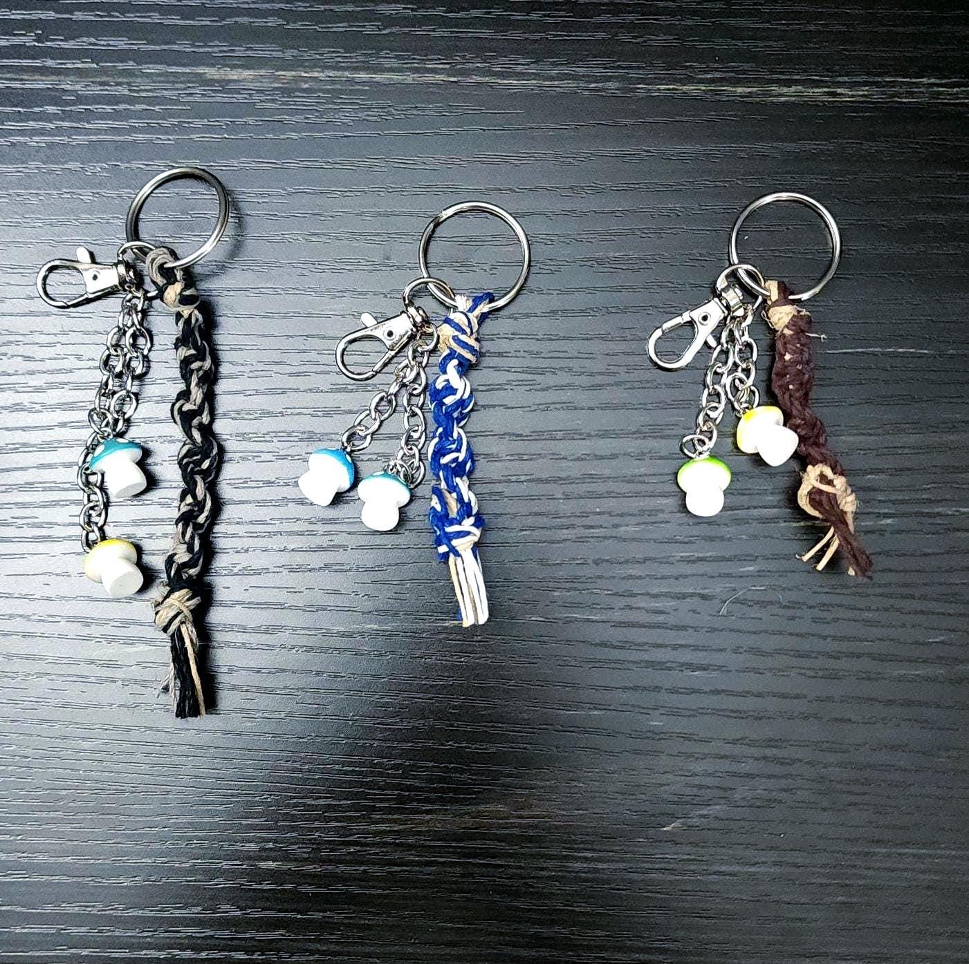 Mini Hemp Keychain with Acrylic Mushroom Charm - Boho Key Ring, Eco-Friendly Gift, Handmade Accessory, Nature-Inspired Jewelry - Thumbnail 2