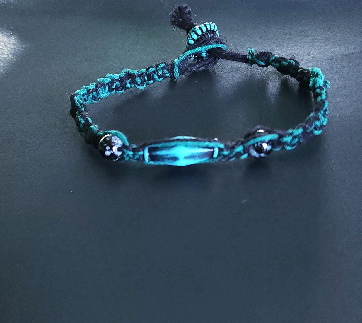 Handmade Teal Hemp Bracelet with Glass Beads - Thumbnail 5