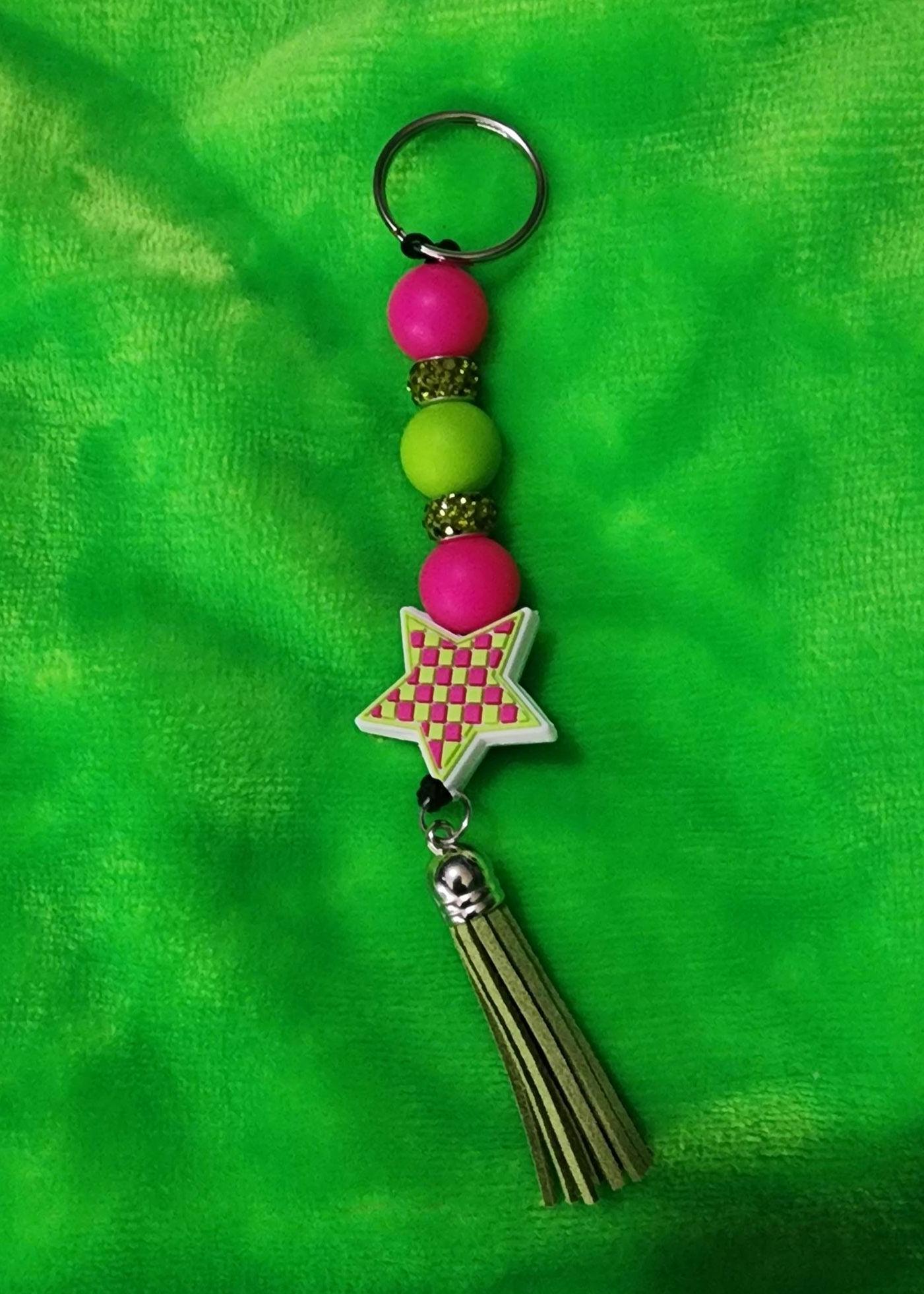 Checkered Star Beaded Keychain: Funky Bag Charm for Bold Personalities - Thumbnail 4