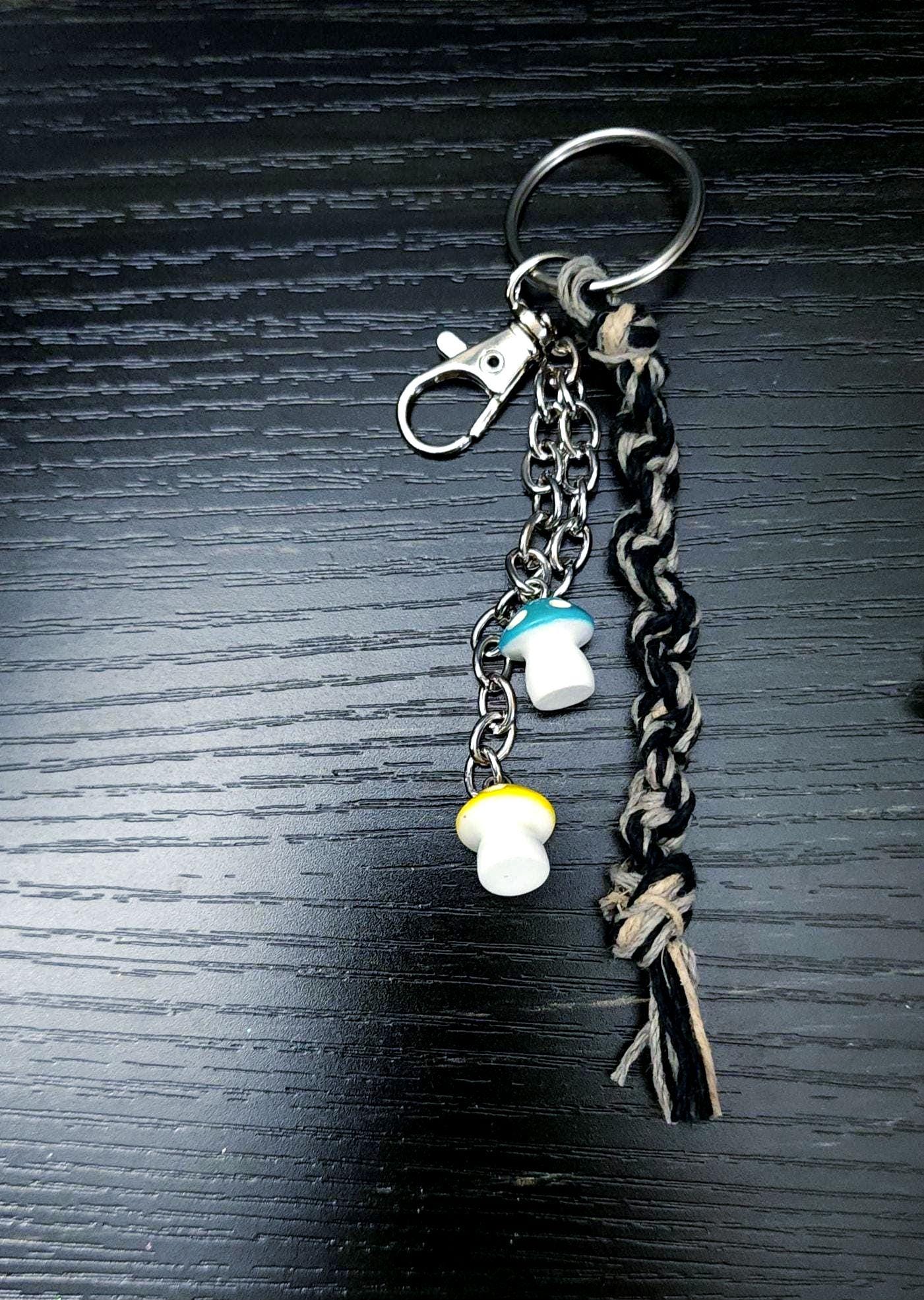 Mini Hemp Keychain with Acrylic Mushroom Charm - Boho Key Ring, Eco-Friendly Gift, Handmade Accessory, Nature-Inspired Jewelry - Thumbnail 3