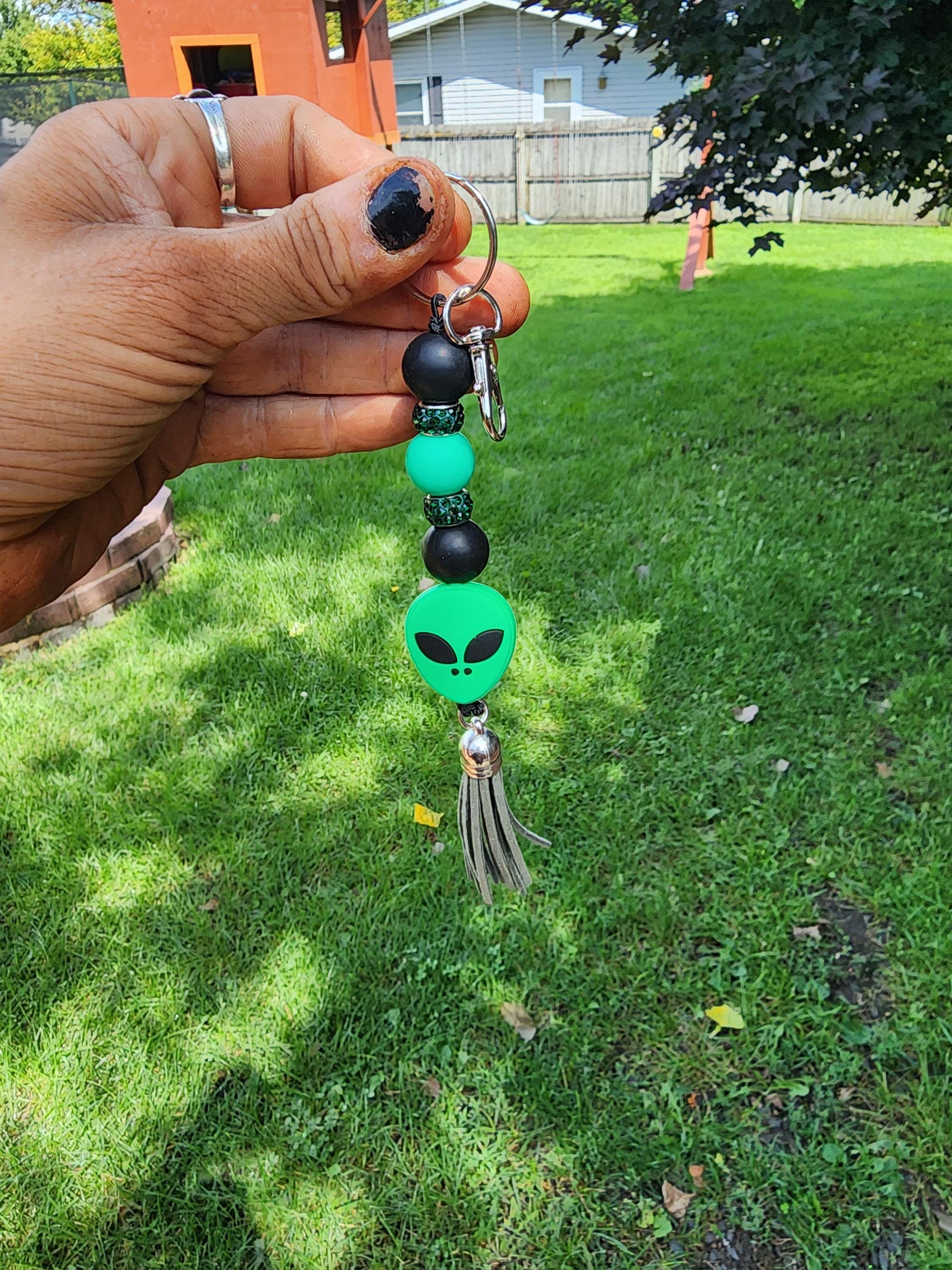 Green Alien Head Keychain: Space Babe Beads, UFO Gift - Thumbnail 5