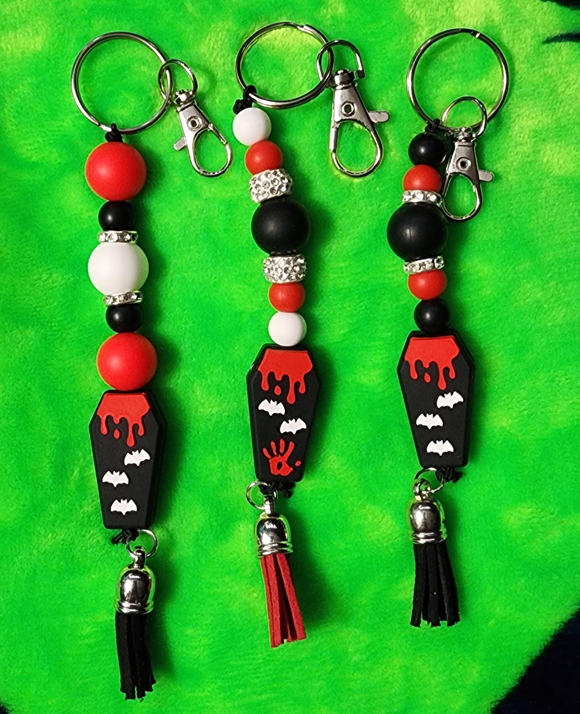 Coffin Cutie Keychain – Spooky Gothic Beaded Charm for Keys, Bags & Halloween Vibes - Thumbnail 3