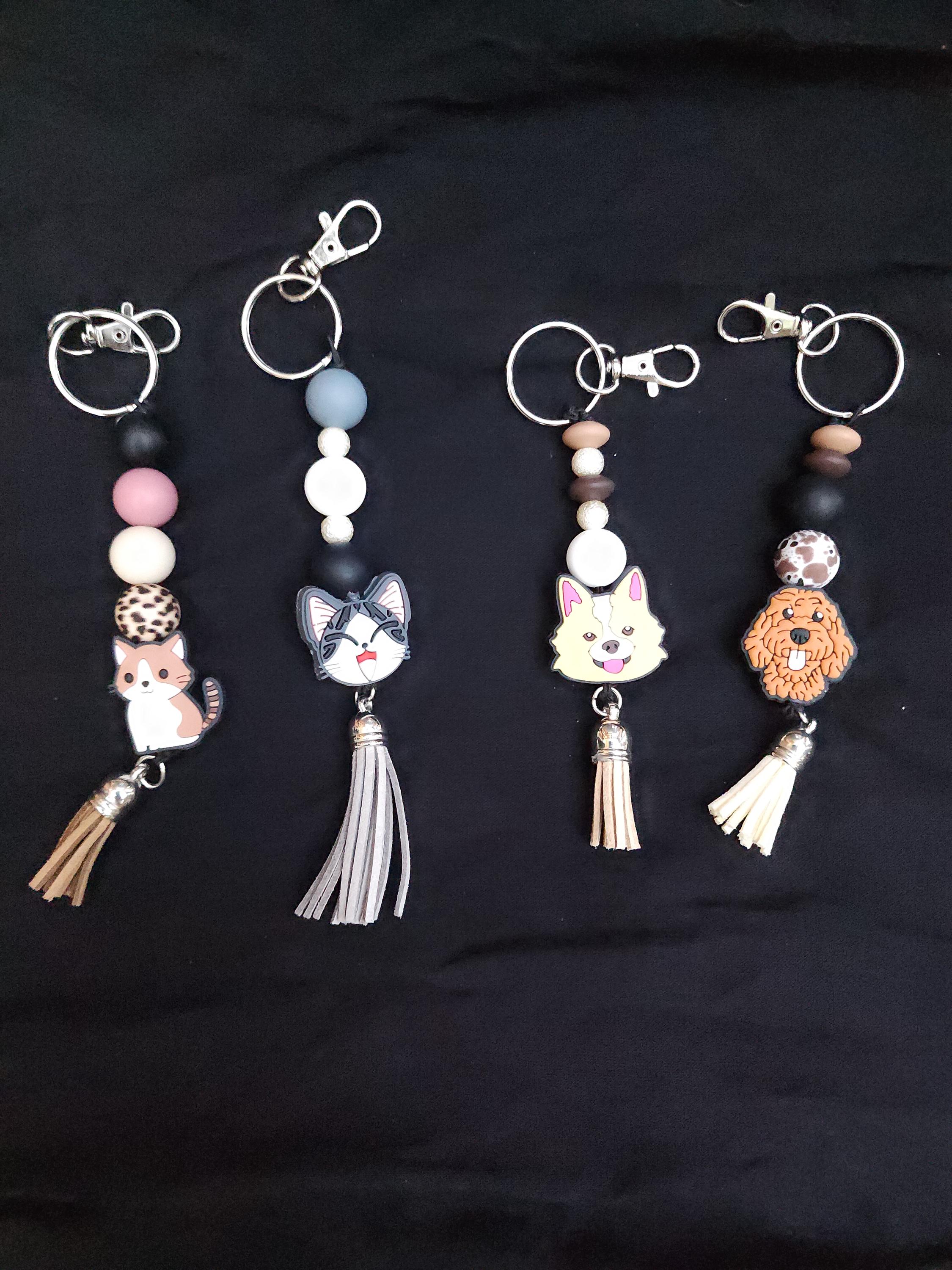 Adorable Cat and Dog Beaded Keychain – Cute Animal Charm, Pet Lover Gift, Whimsical Accessory for Bags, Backpacks, or Keys