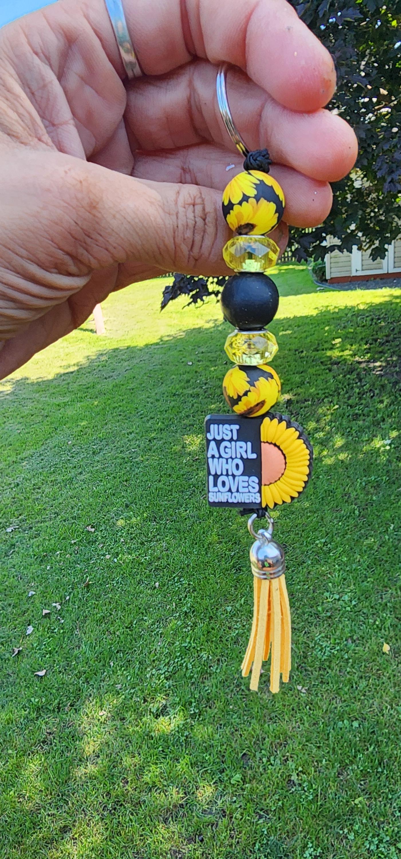 Sunflower Beaded Keychain: Cheerful Handmade Bag Charm - Thumbnail 5