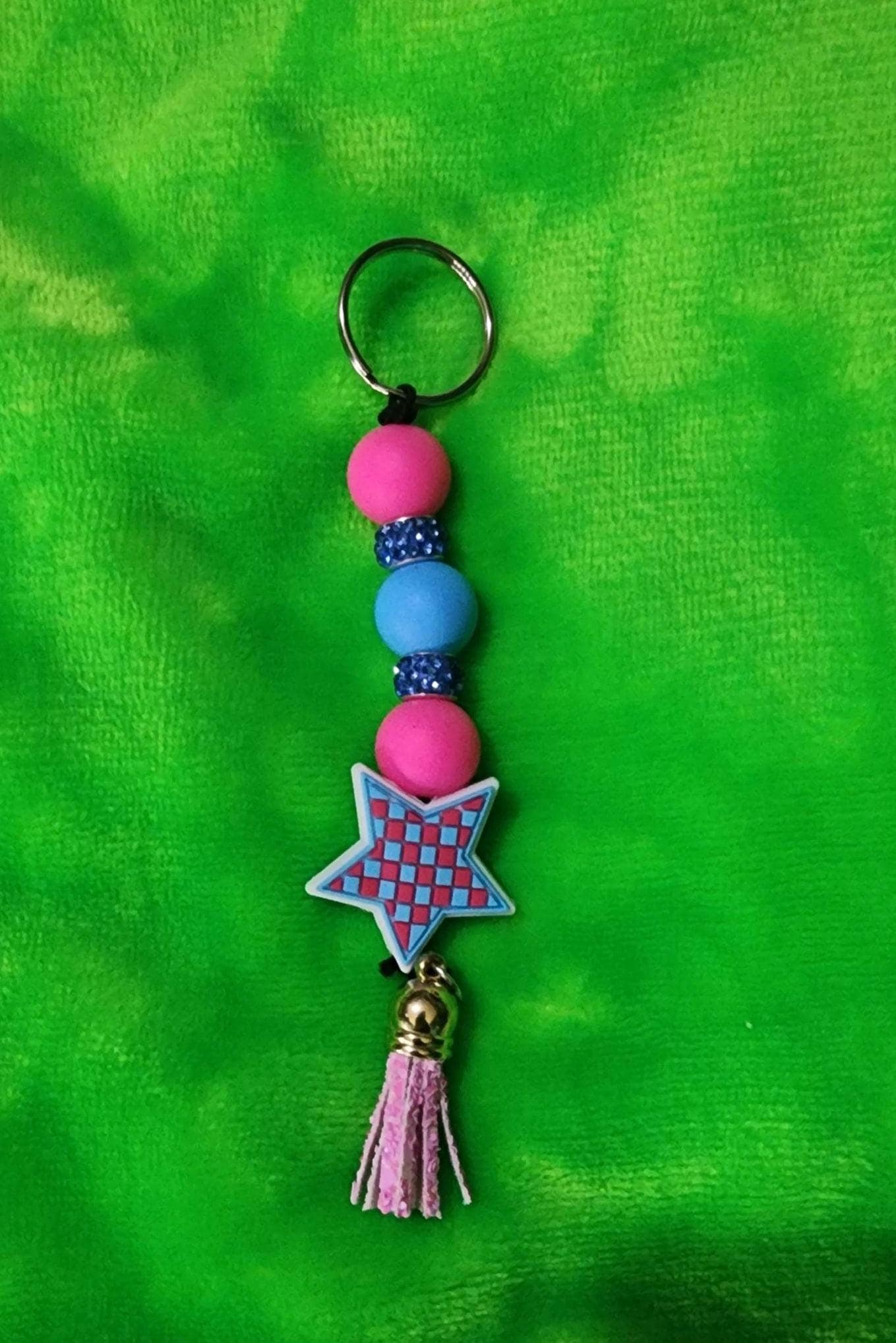 Checkered Star Beaded Keychain: Funky Bag Charm for Bold Personalities - Thumbnail 2