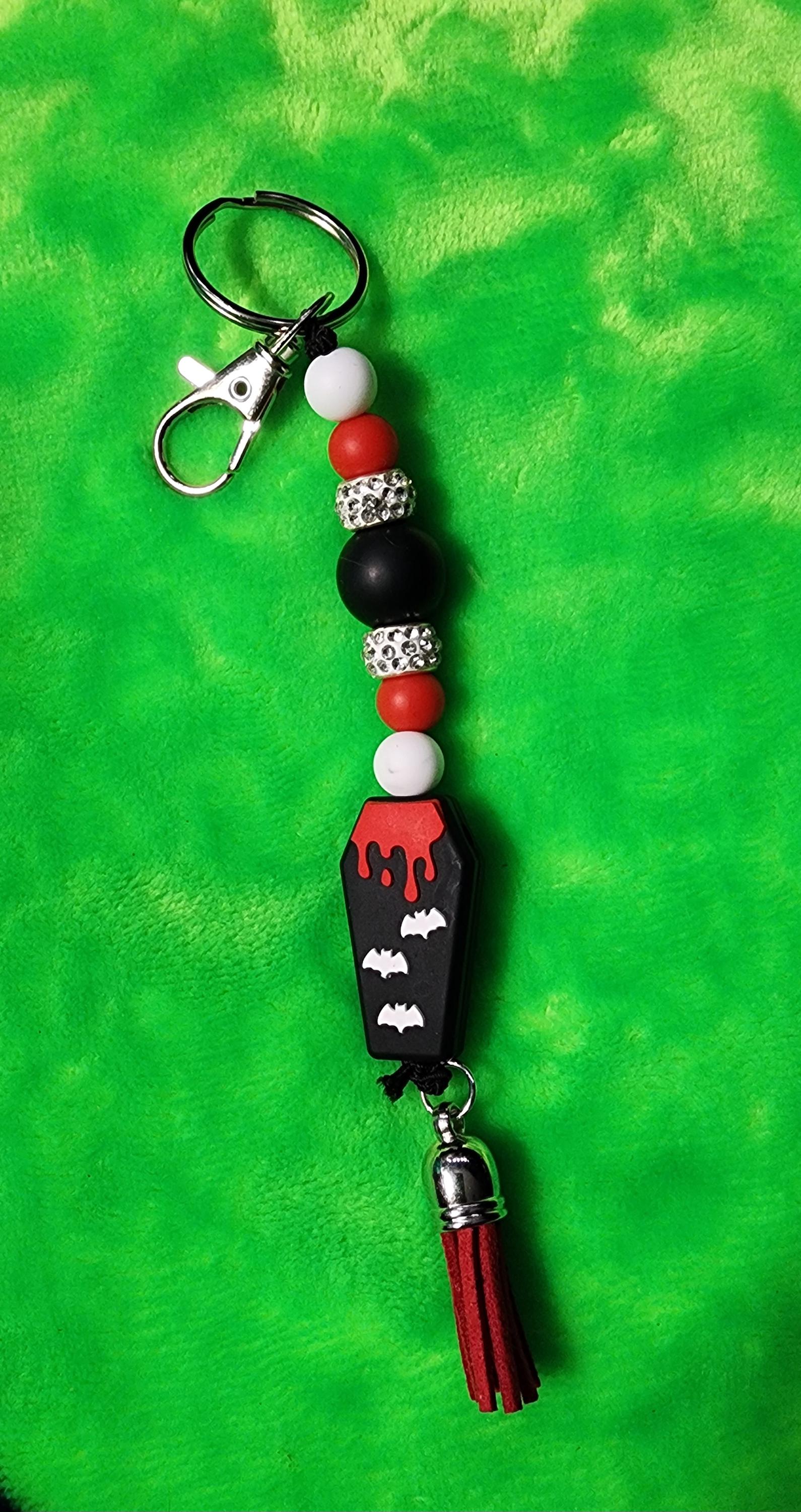 Coffin Cutie Keychain – Spooky Gothic Beaded Charm for Keys, Bags & Halloween Vibes - Thumbnail 6