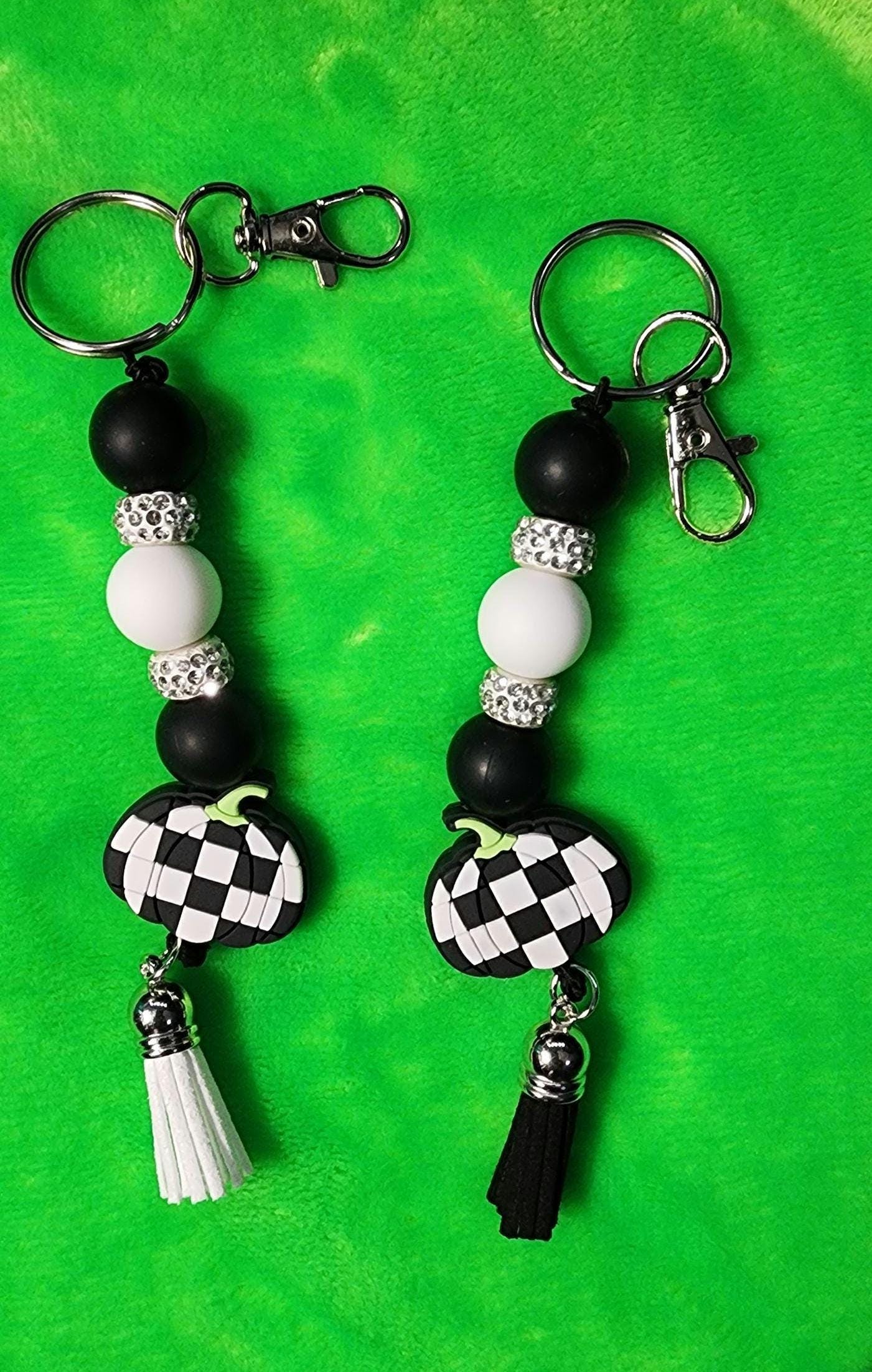 Checkered Pumpkin Keychain: Farmhouse Fall Beaded Key Ring