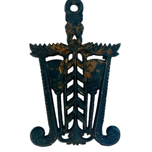 Vintage Wilton Cast Iron Broom Grain Footed Trivet